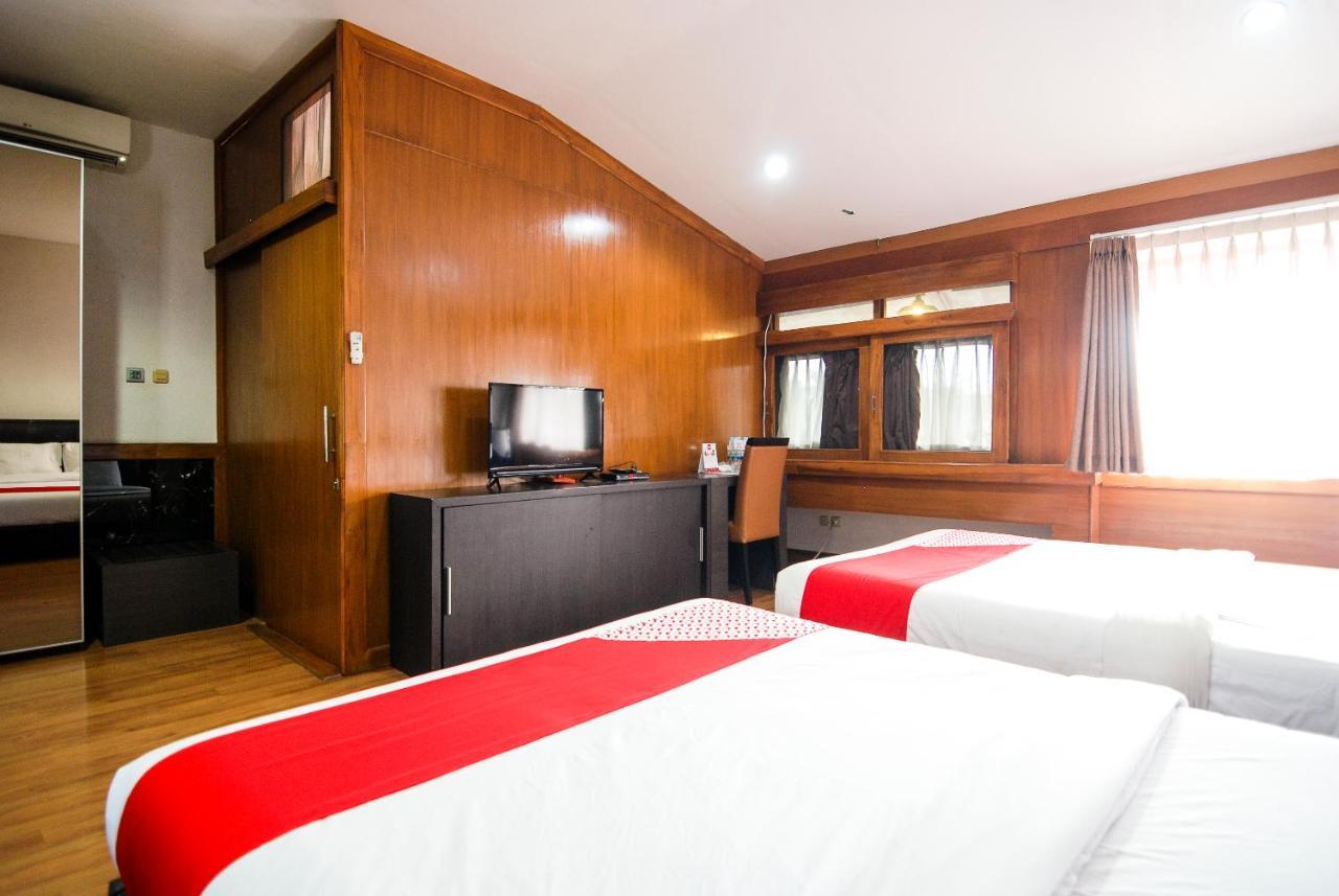 Oyo 229 Hi Quality Hotel Bandung Exterior photo