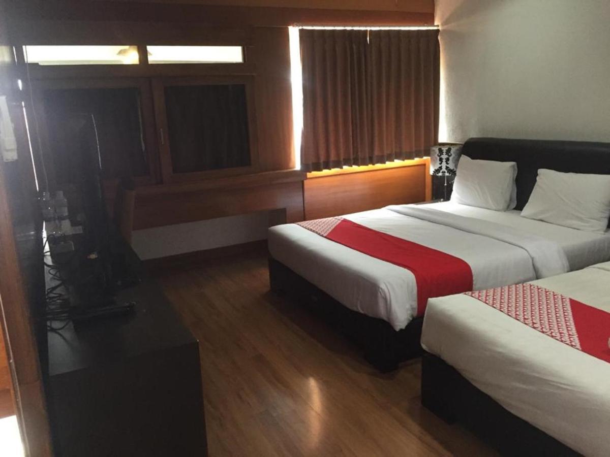 Oyo 229 Hi Quality Hotel Bandung Exterior photo