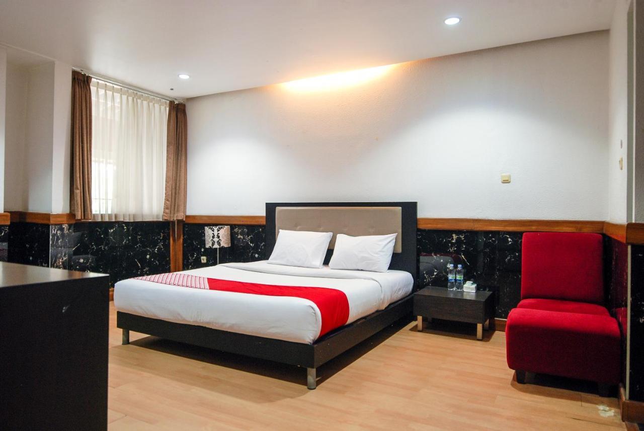 Oyo 229 Hi Quality Hotel Bandung Exterior photo