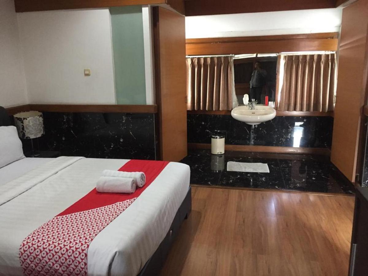 Oyo 229 Hi Quality Hotel Bandung Exterior photo