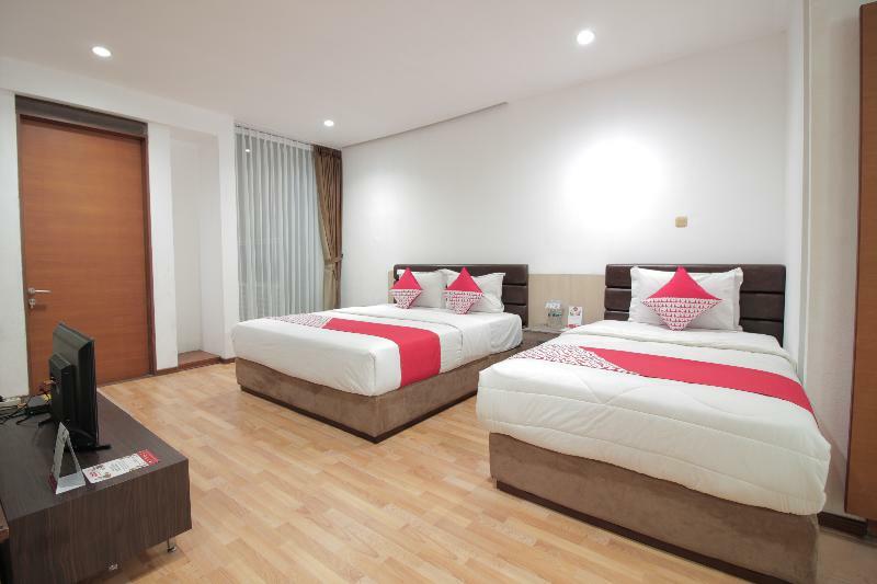 Oyo 229 Hi Quality Hotel Bandung Exterior photo