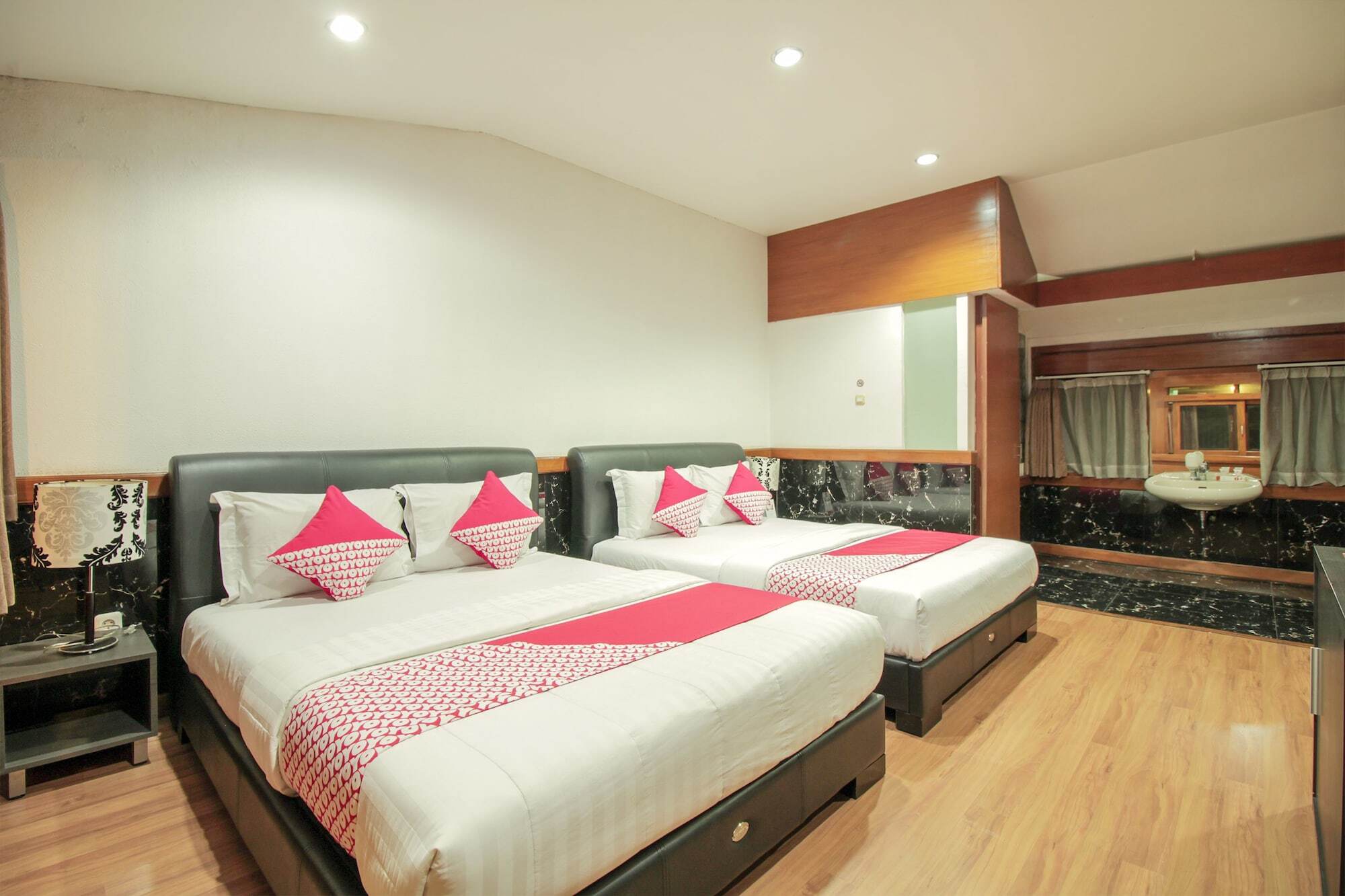 Oyo 229 Hi Quality Hotel Bandung Exterior photo